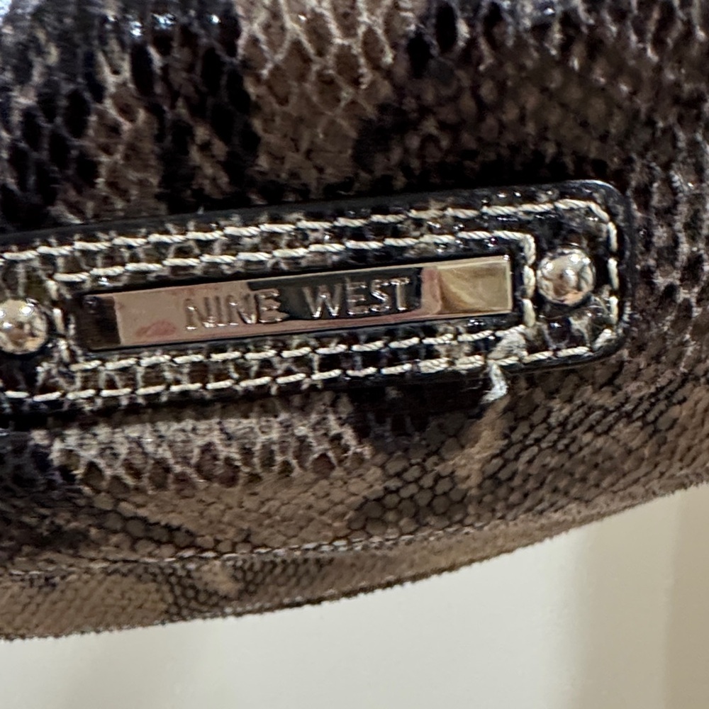 Nine West Black and Brown Textured Clutch a little dirty inside can clean.